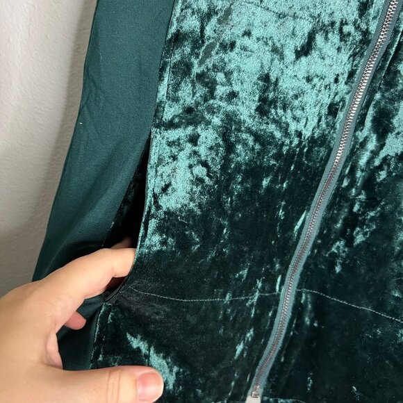 NWT XCVI Forest Green Full Zip Velvet Velour Vest w/ Pockets Size Small - Picture 6 of 8